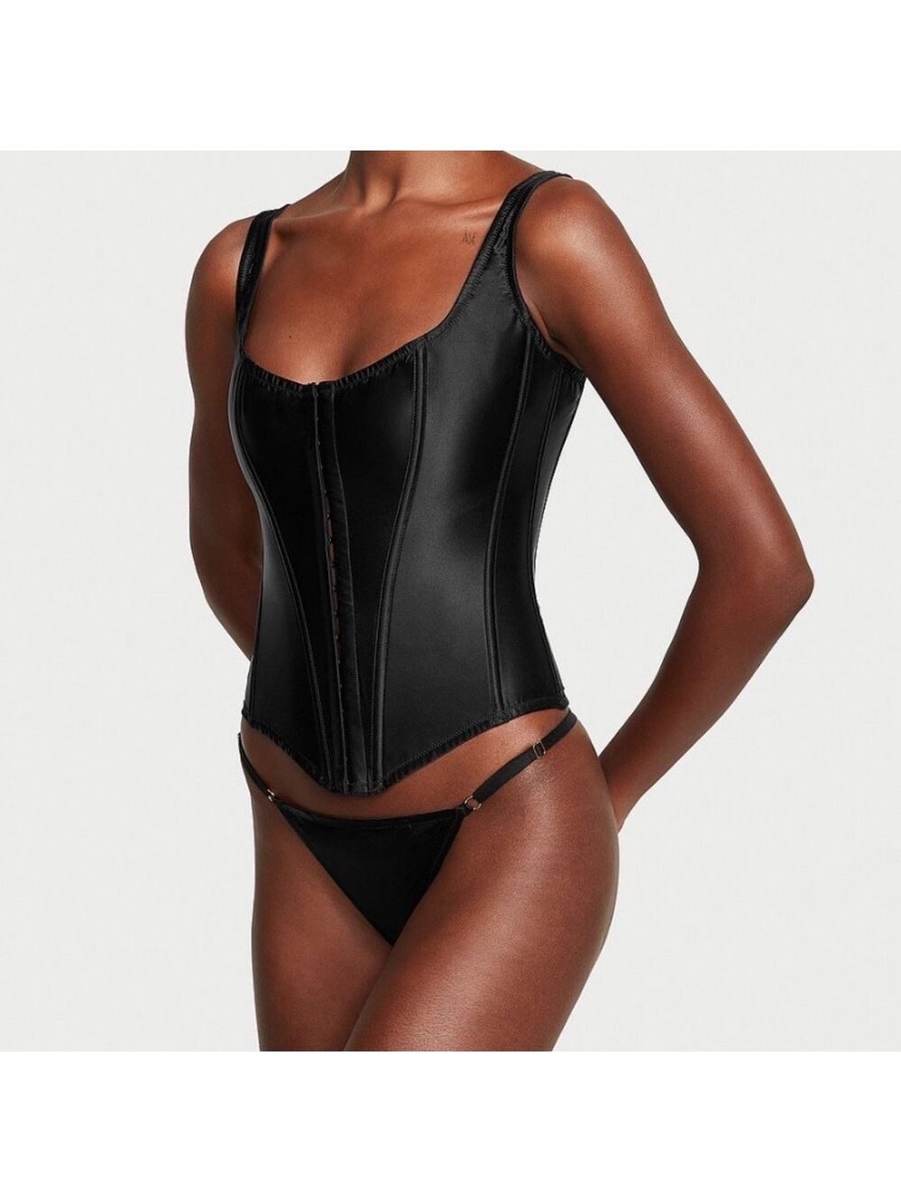 Victoria’s Secret 
VERY SEXY
Classic Silk Corset Set